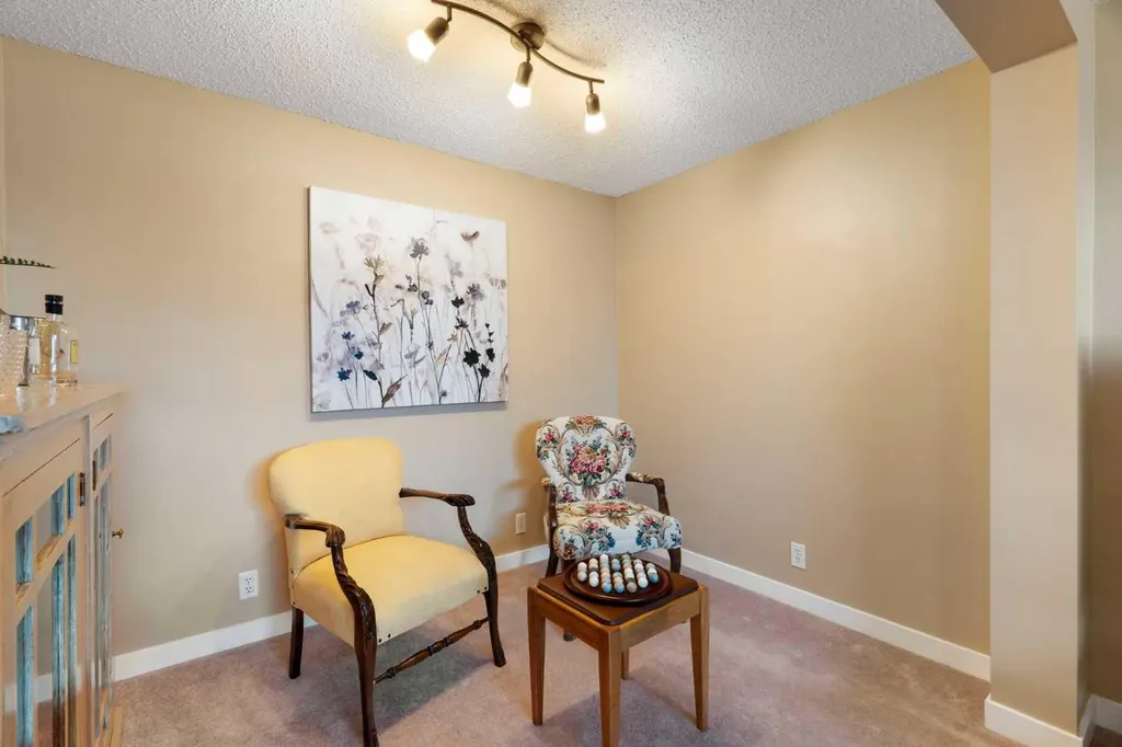 32 Beddington Road NE Calgary AB T3K 1N6