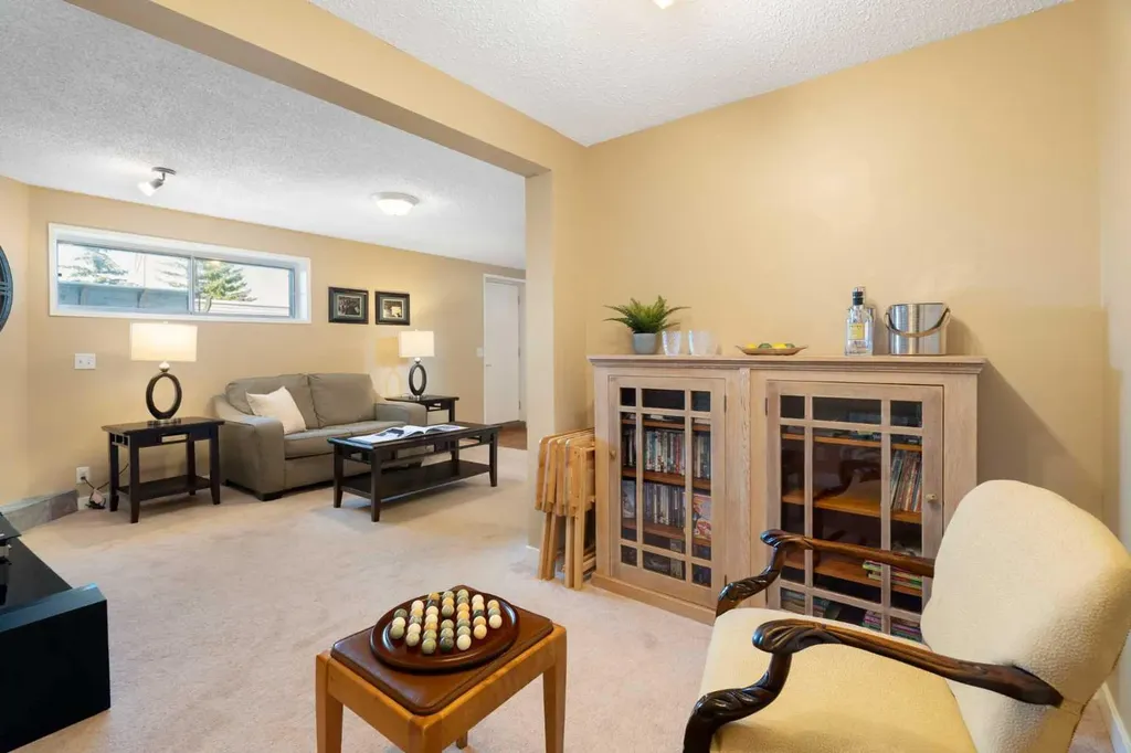 32 Beddington Road NE Calgary AB T3K 1N6
