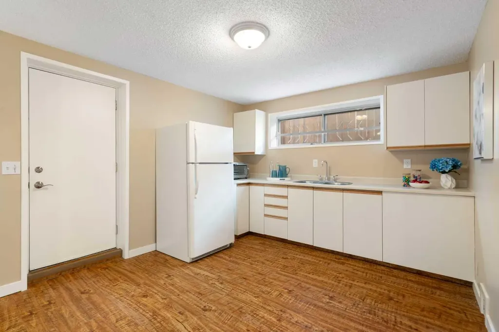 32 Beddington Road NE Calgary AB T3K 1N6
