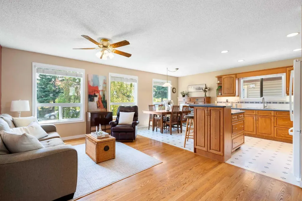 32 Beddington Road NE Calgary AB T3K 1N6