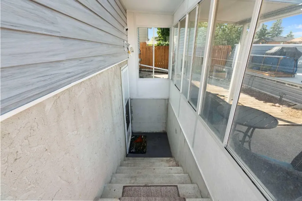 32 Beddington Road NE Calgary AB T3K 1N6