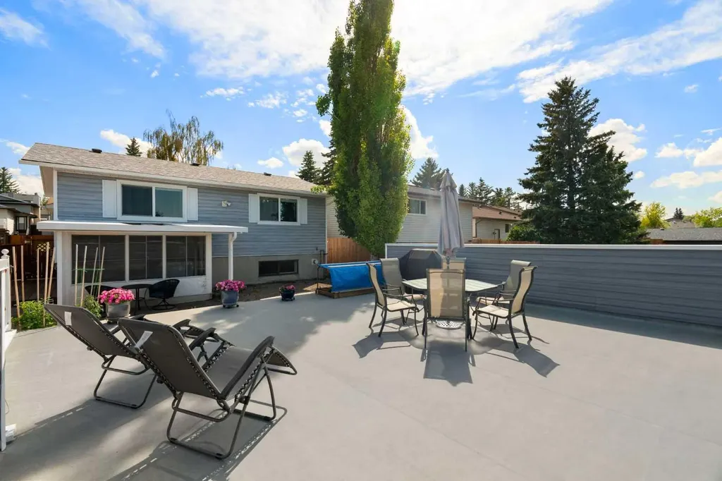 32 Beddington Road NE Calgary AB T3K 1N6