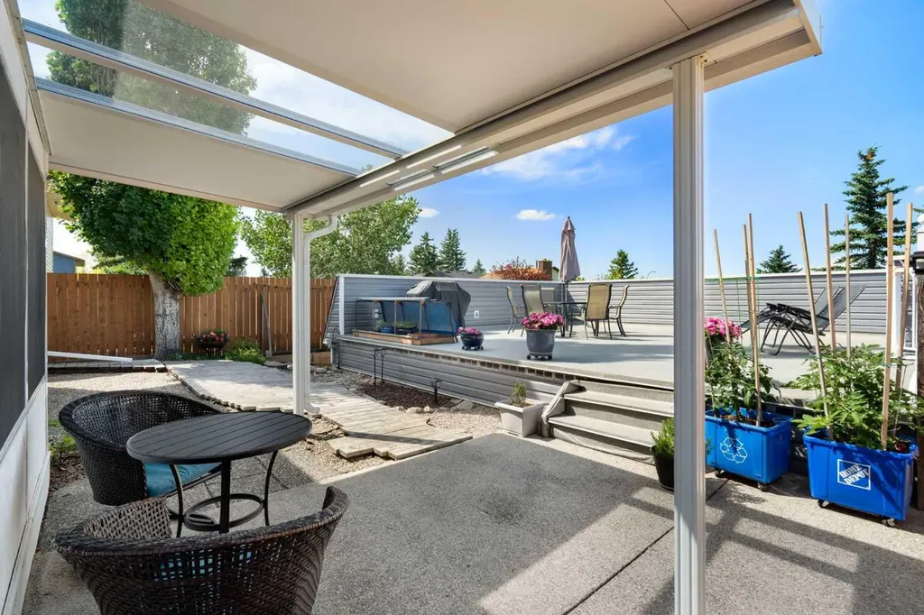 32 Beddington Road NE Calgary AB T3K 1N6
