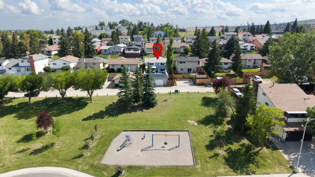 32 Beddington Road NE Calgary AB T3K 1N6