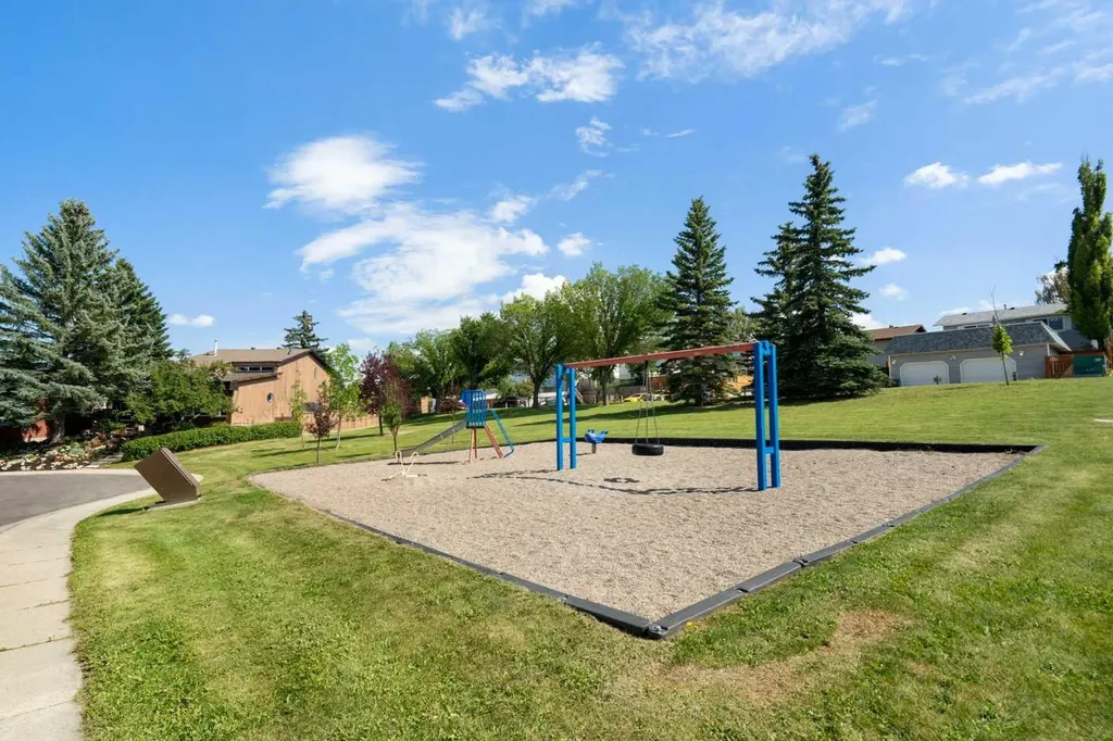 32 Beddington Road NE Calgary AB T3K 1N6
