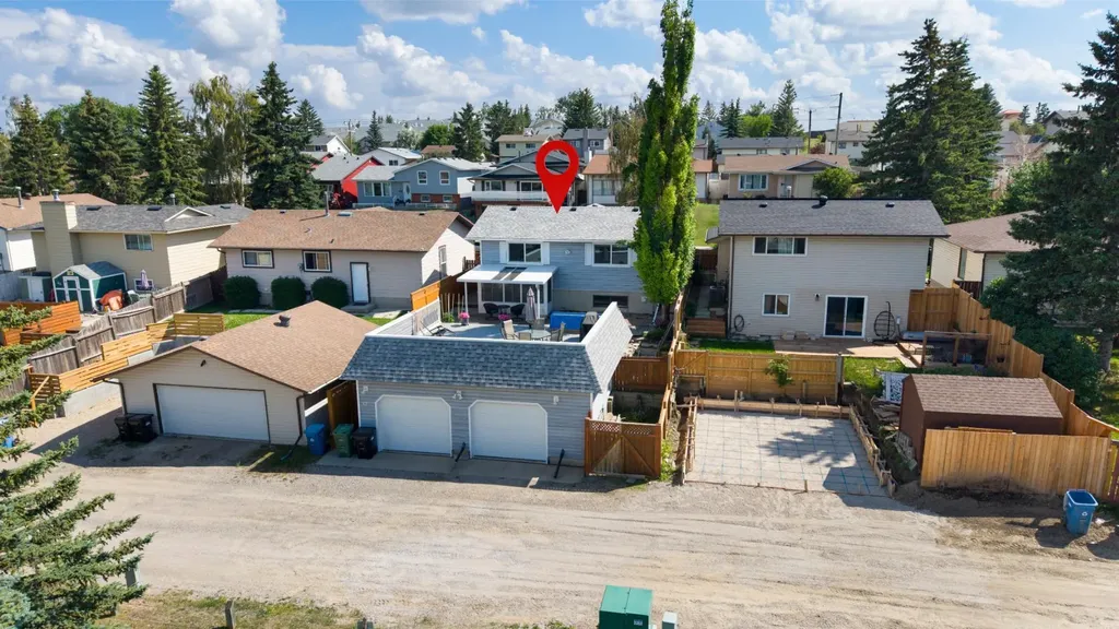 32 Beddington Road NE Calgary AB T3K 1N6