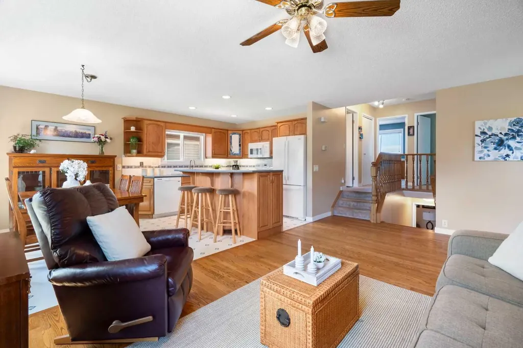 32 Beddington Road NE Calgary AB T3K 1N6