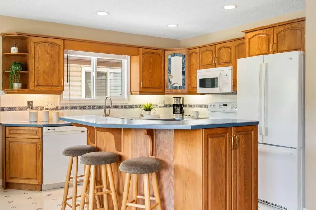 32 Beddington Road NE Calgary AB T3K 1N6