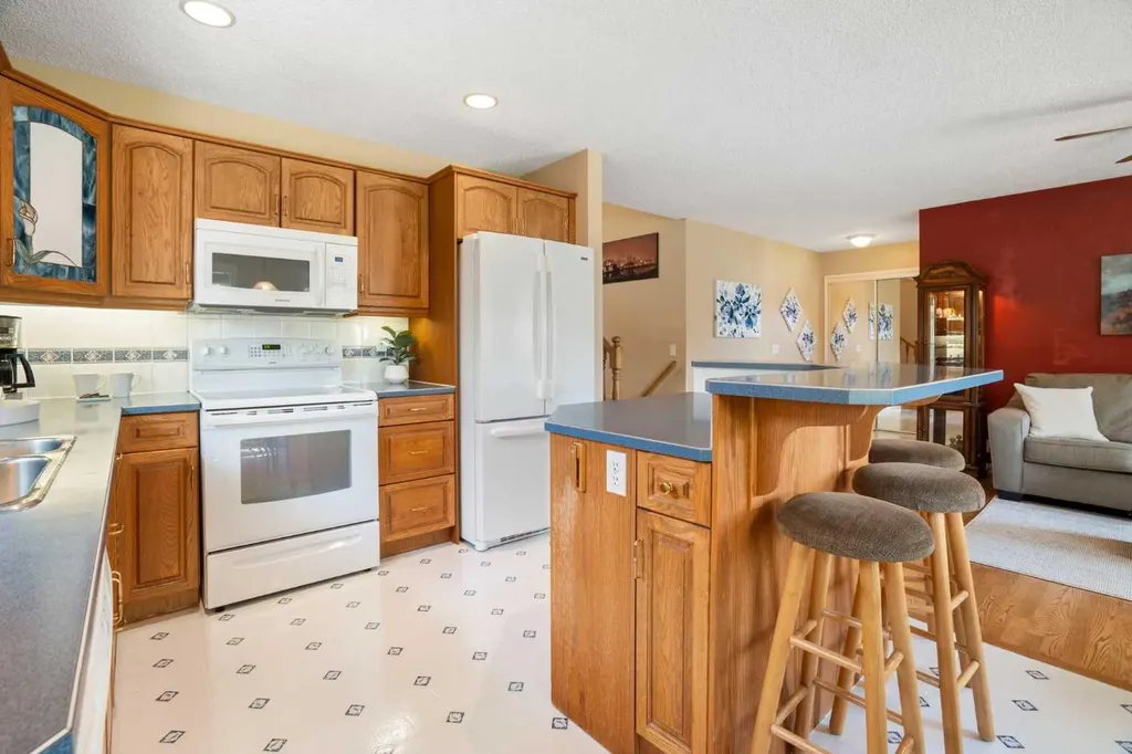 32 Beddington Road NE Calgary AB T3K 1N6