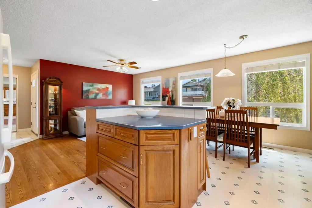 32 Beddington Road NE Calgary AB T3K 1N6