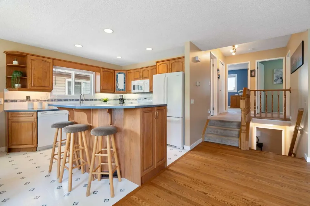 32 Beddington Road NE Calgary AB T3K 1N6