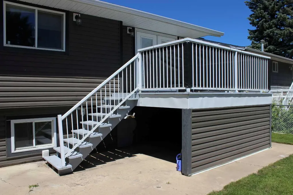99 Mcnab Park Street E Brooks AB T1R 0K6