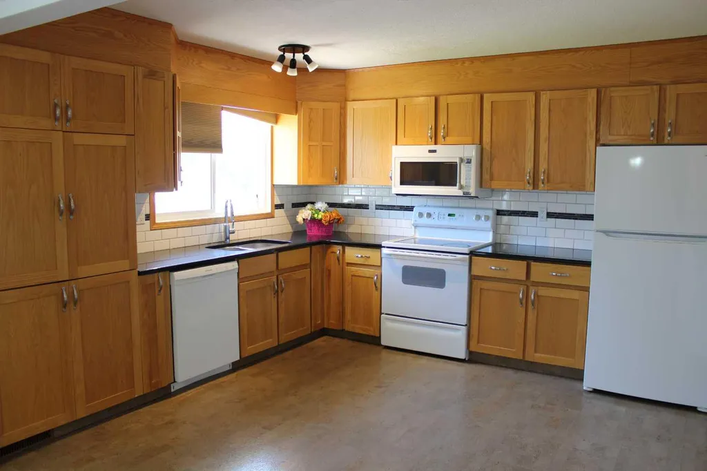 99 Mcnab Park Street E Brooks AB T1R 0K6