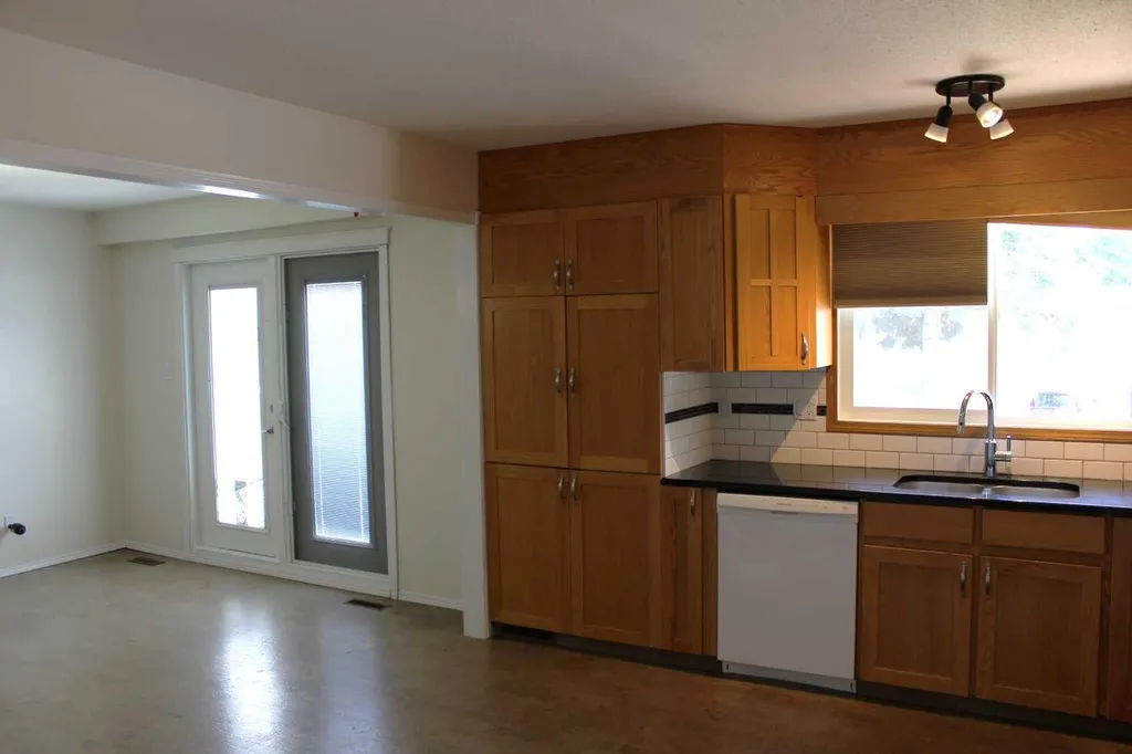 99 Mcnab Park Street E Brooks AB T1R 0K6