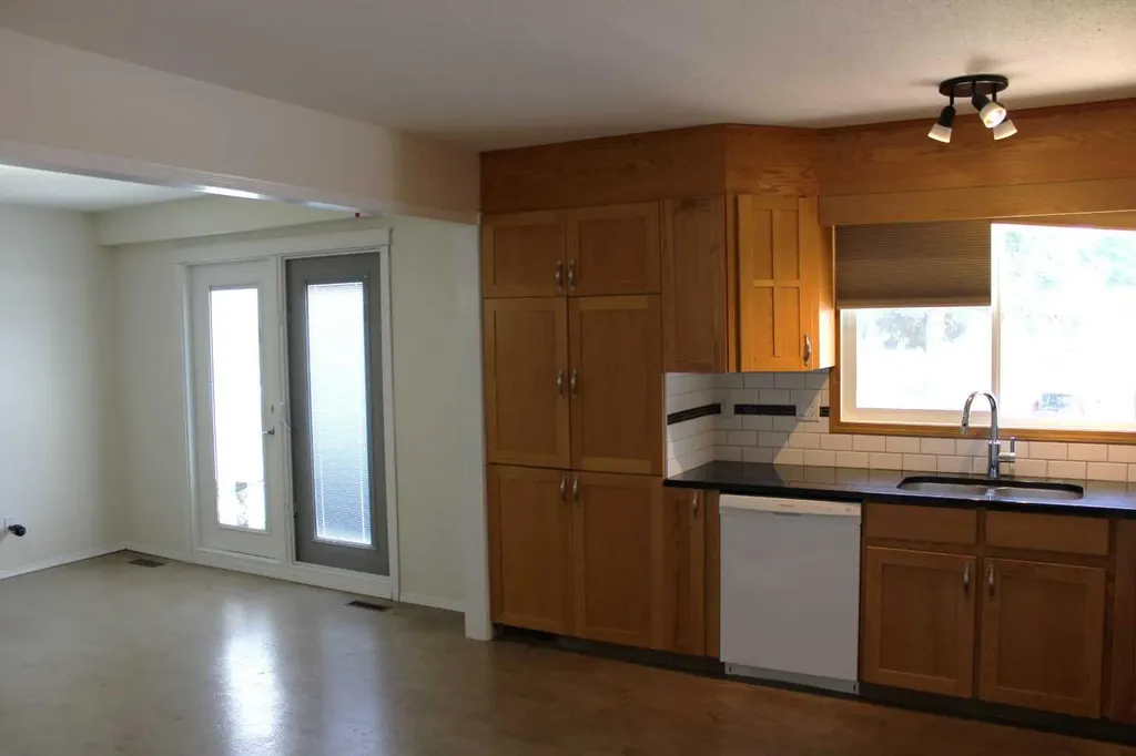 99 Mcnab Park Street E Brooks AB T1R 0K6