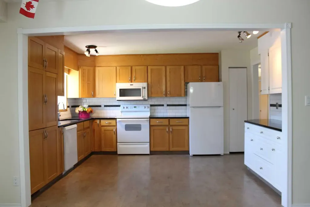 99 Mcnab Park Street E Brooks AB T1R 0K6