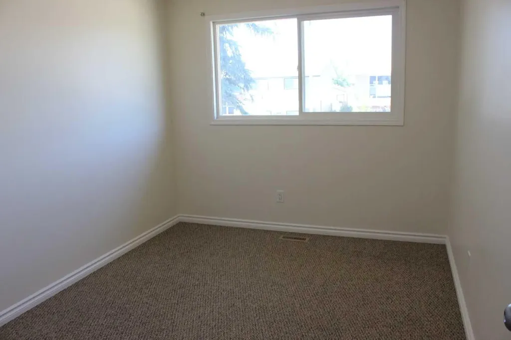 99 Mcnab Park Street E Brooks AB T1R 0K6
