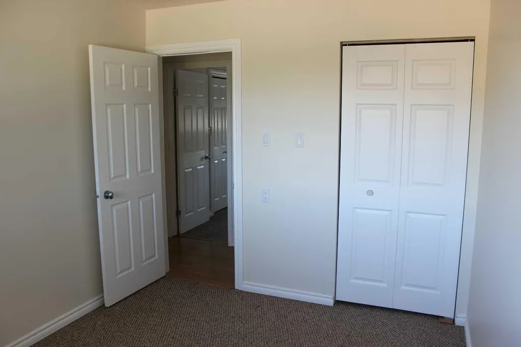 99 Mcnab Park Street E Brooks AB T1R 0K6