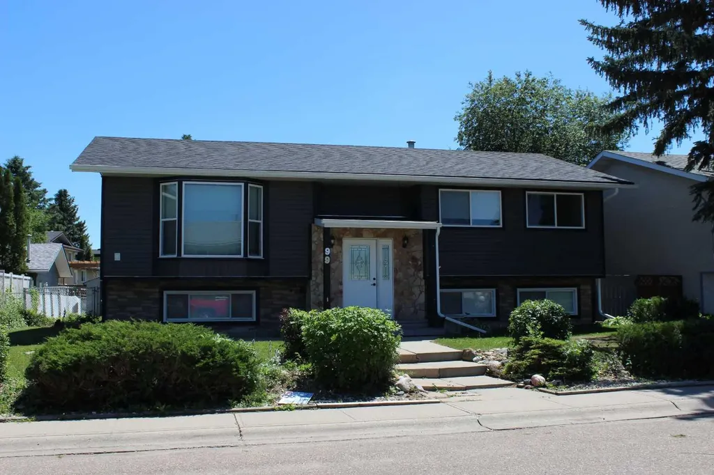 99 Mcnab Park Street E Brooks AB T1R 0K6