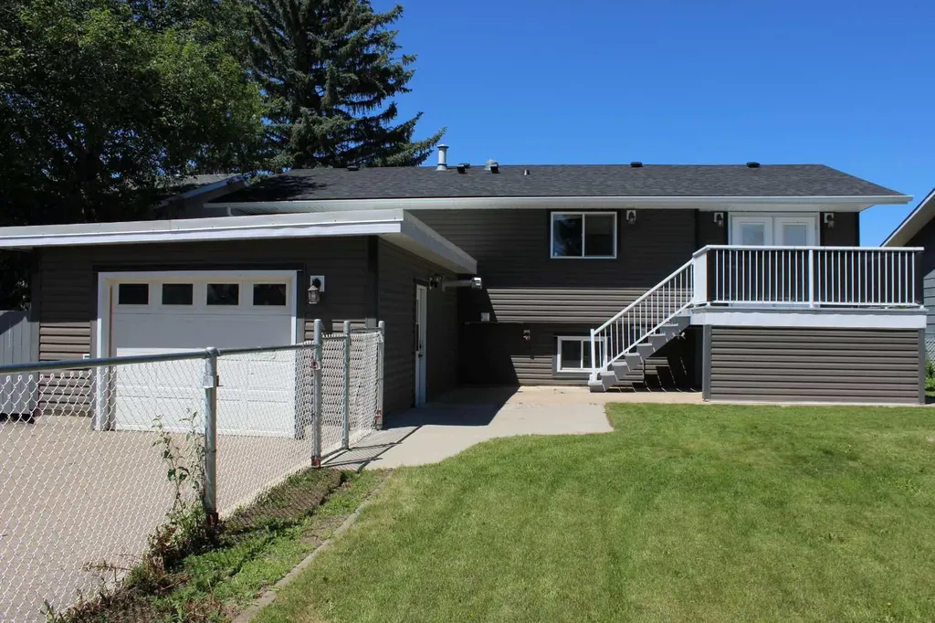 99 Mcnab Park Street E Brooks AB T1R 0K6