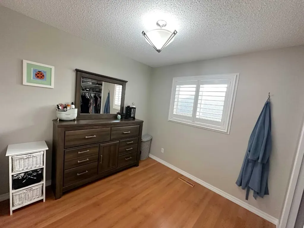 129 Greenview Close N Lethbridge AB T1H4K8