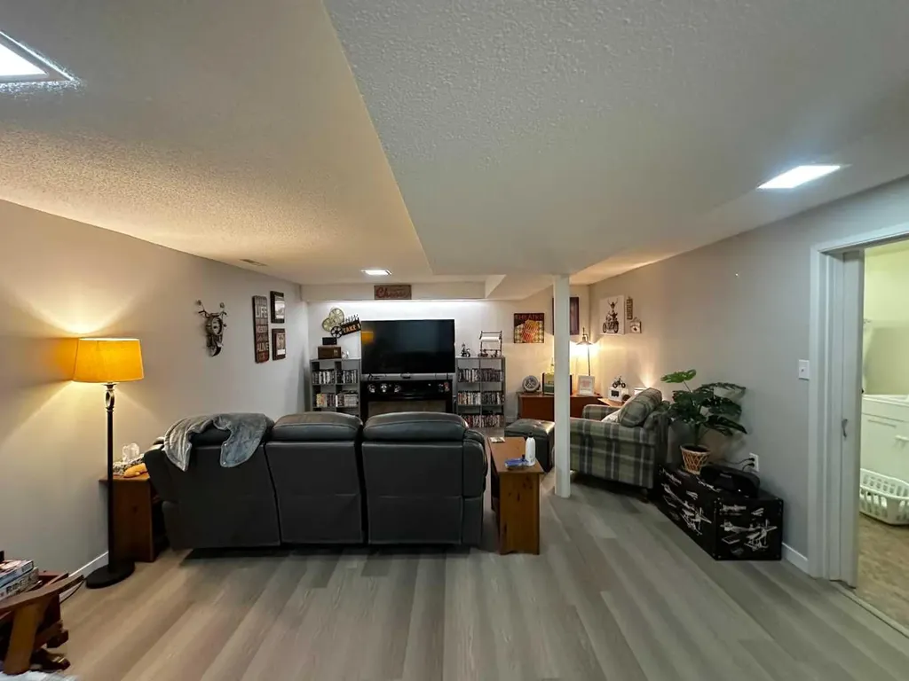129 Greenview Close N Lethbridge AB T1H4K8