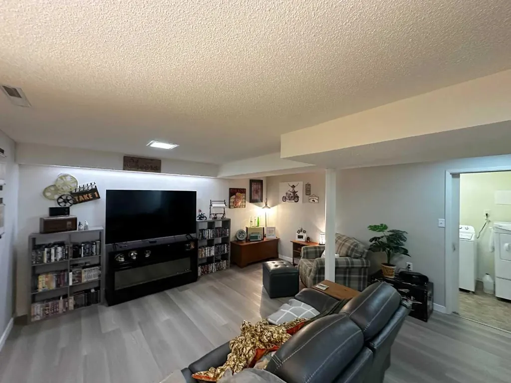 129 Greenview Close N Lethbridge AB T1H4K8