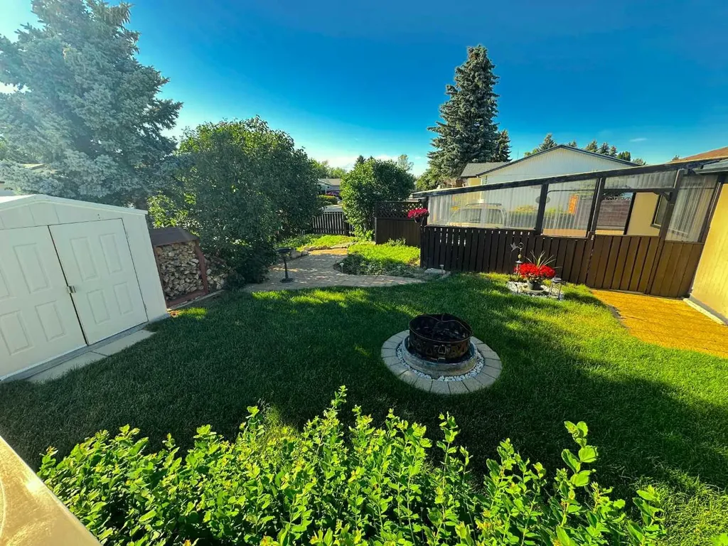 129 Greenview Close N Lethbridge AB T1H4K8