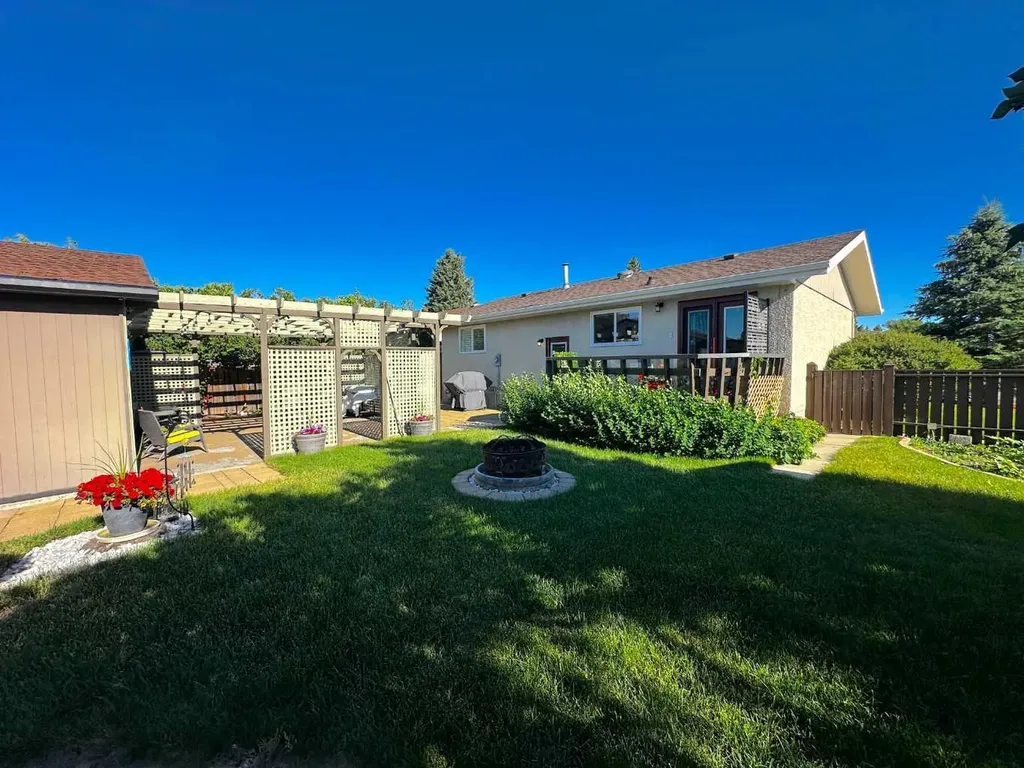 129 Greenview Close N Lethbridge AB T1H4K8