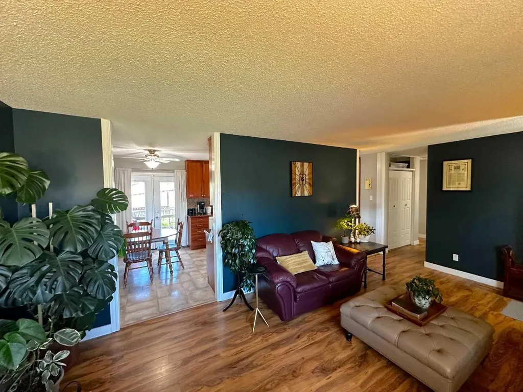 129 Greenview Close N Lethbridge AB T1H4K8