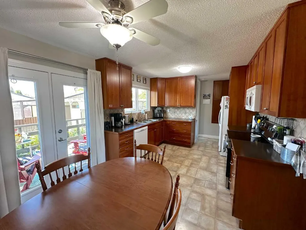 129 Greenview Close N Lethbridge AB T1H4K8