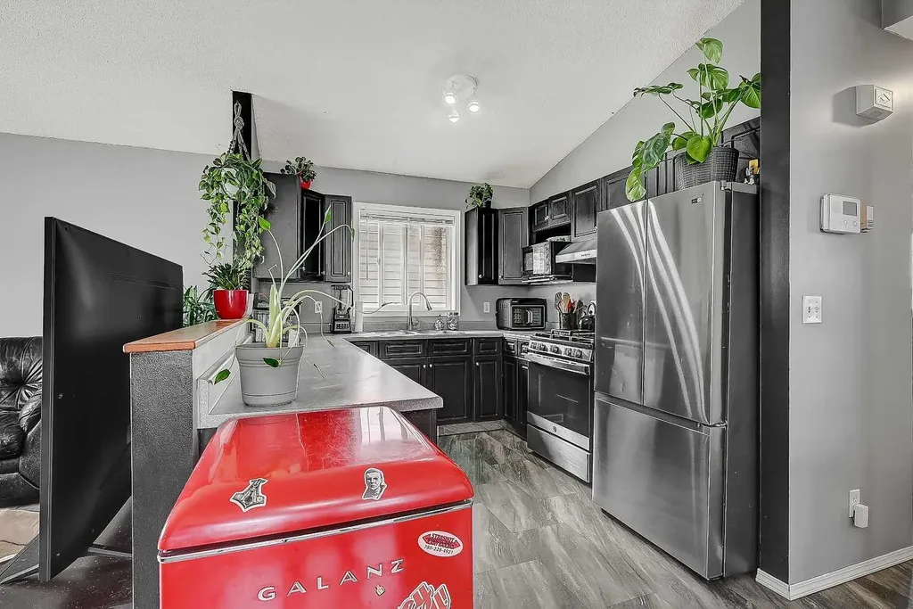 9748 123 Avenue Grande Prairie AB T8V7K9