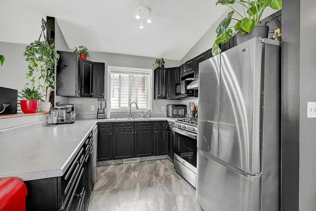 9748 123 Avenue Grande Prairie AB T8V7K9