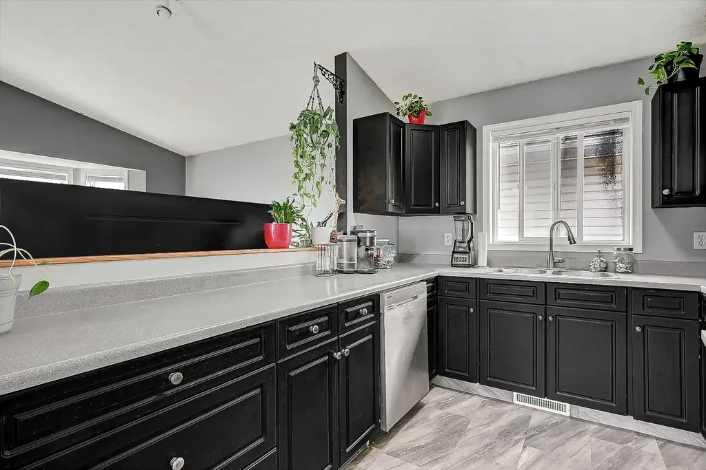 9748 123 Avenue Grande Prairie AB T8V7K9