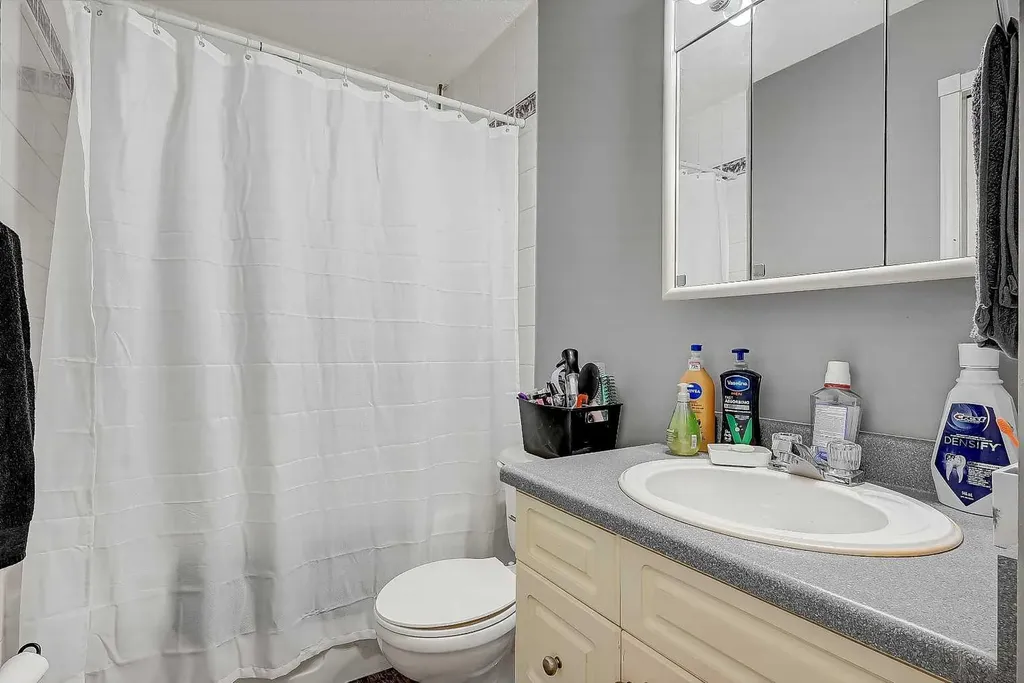 9748 123 Avenue Grande Prairie AB T8V7K9