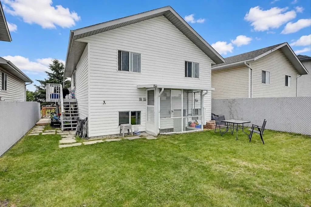 9748 123 Avenue Grande Prairie AB T8V7K9