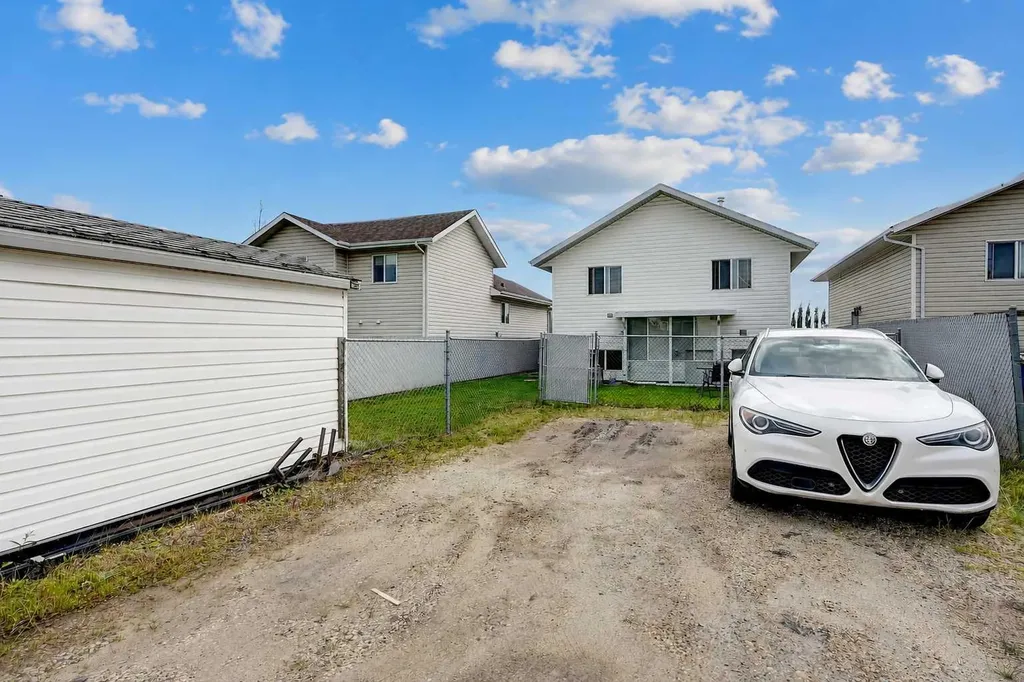 9748 123 Avenue Grande Prairie AB T8V7K9