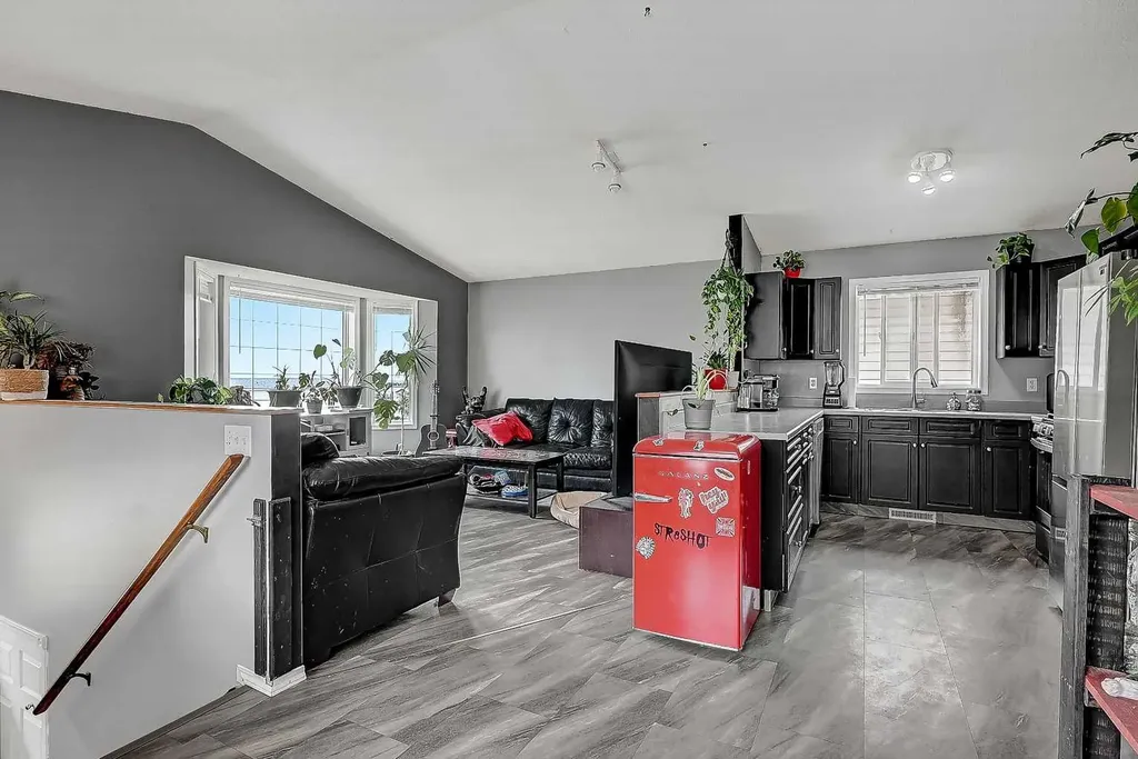 9748 123 Avenue Grande Prairie AB T8V7K9