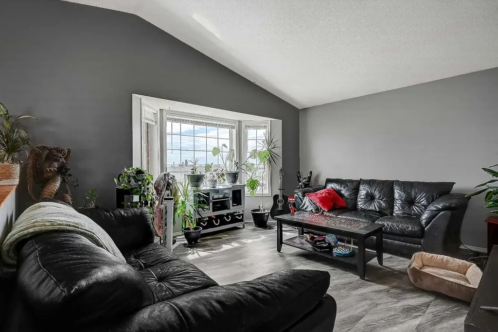 9748 123 Avenue Grande Prairie AB T8V7K9
