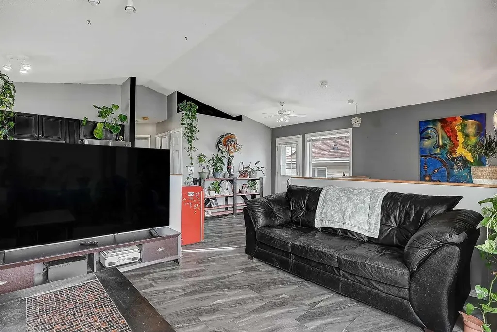 9748 123 Avenue Grande Prairie AB T8V7K9