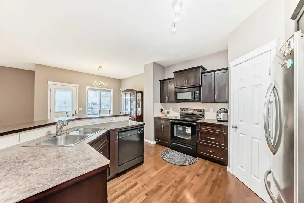 2092 Reunion Boulevard NW Airdrie AB T4B 0J2