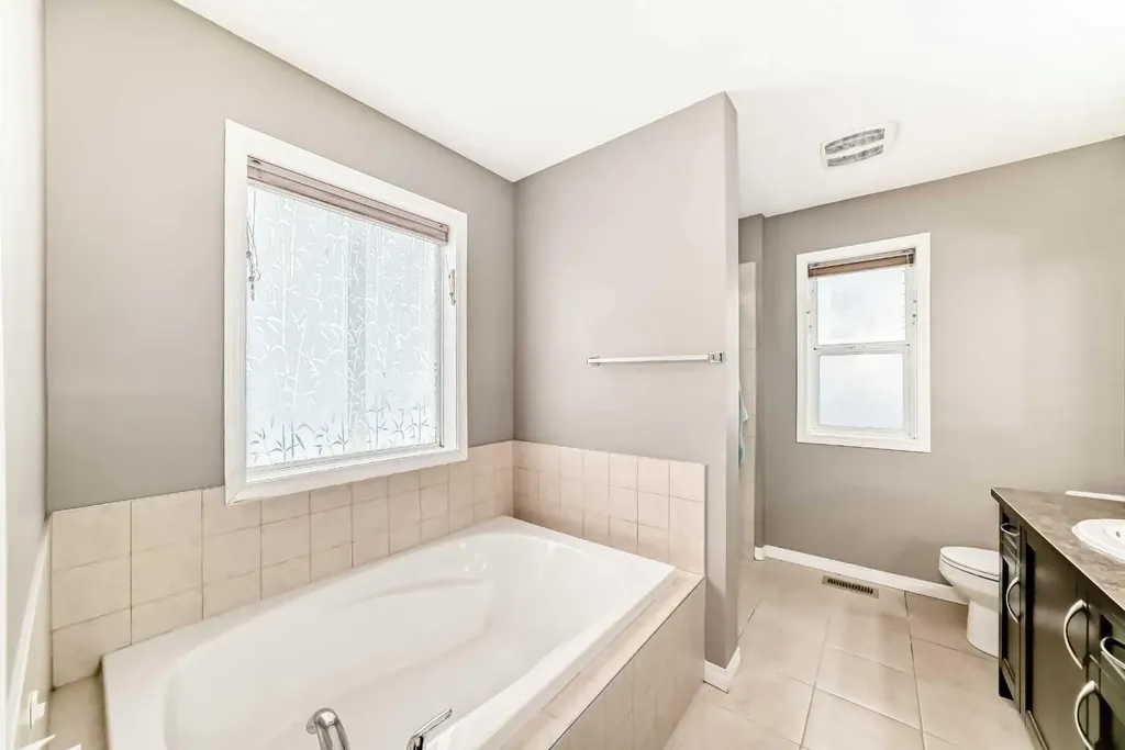 2092 Reunion Boulevard NW Airdrie AB T4B 0J2