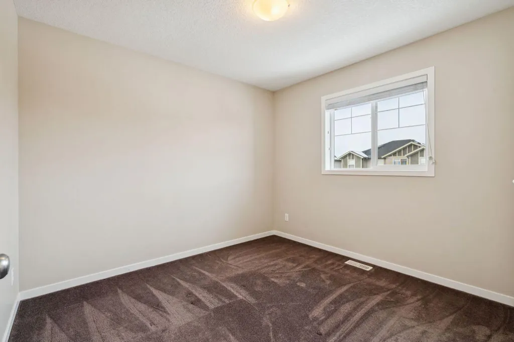 173 Willow Green Cochrane AB T4C 0Y9