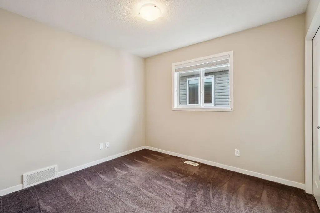 173 Willow Green Cochrane AB T4C 0Y9