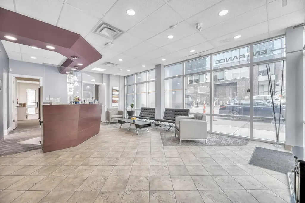 902 9 Avenue SW Calgary AB T2P 1L8