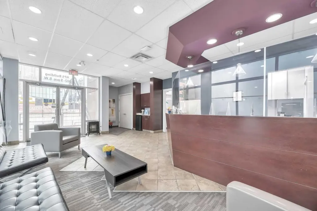 902 9 Avenue SW Calgary AB T2P 1L8