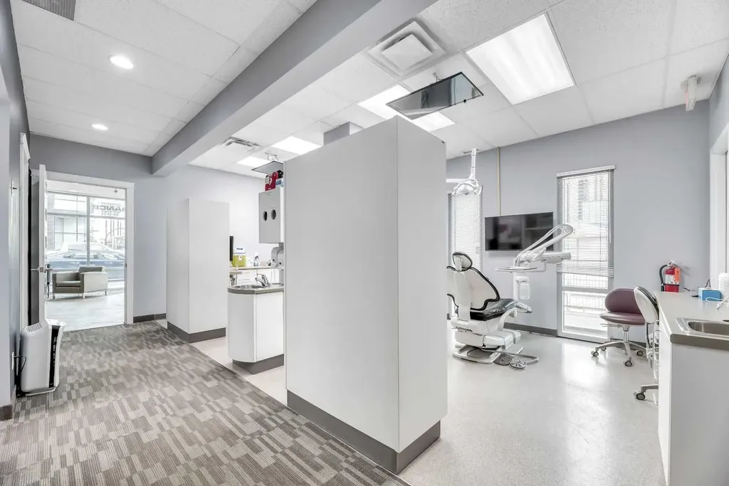 902 9 Avenue SW Calgary AB T2P 1L8