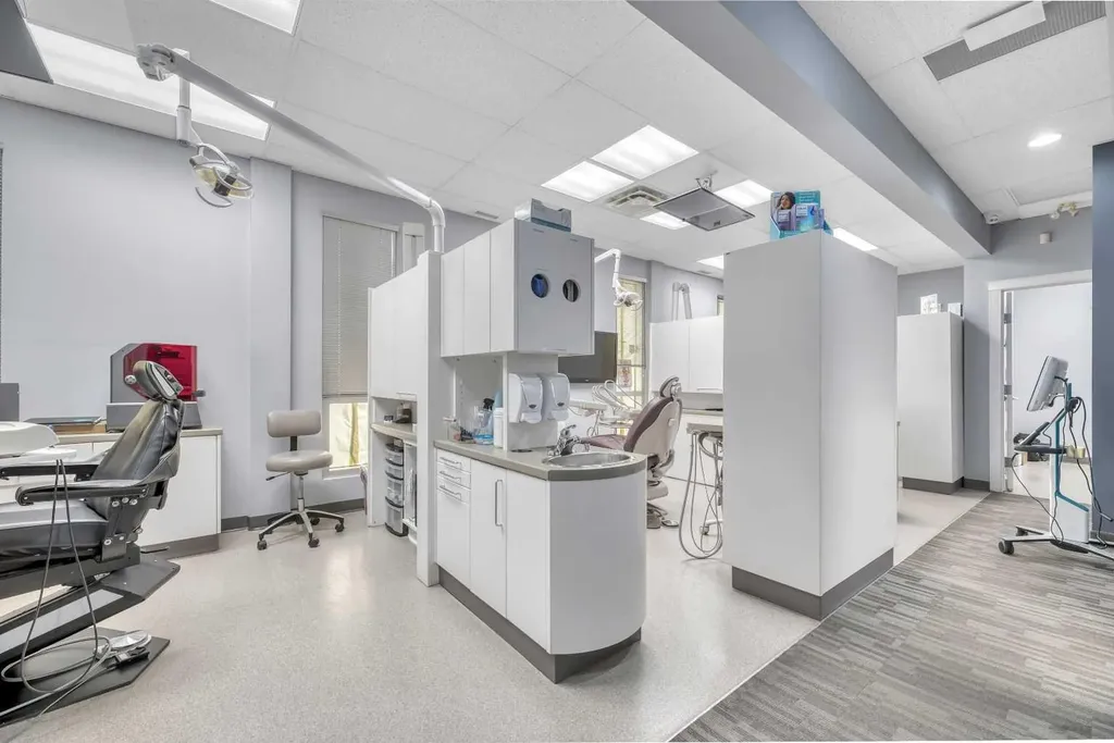 902 9 Avenue SW Calgary AB T2P 1L8