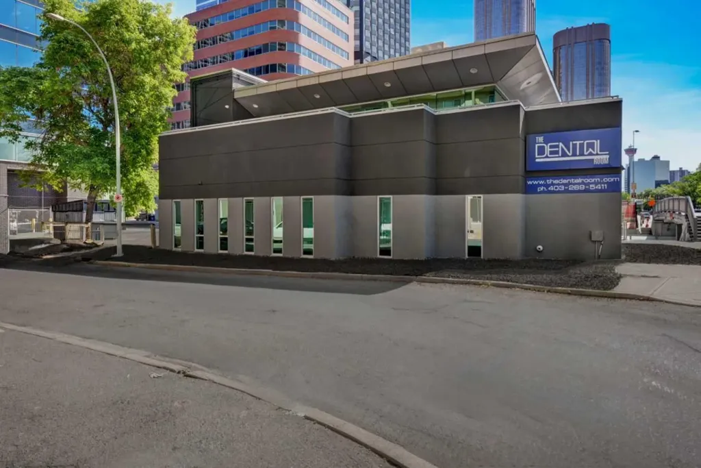902 9 Avenue SW Calgary AB T2P 1L8