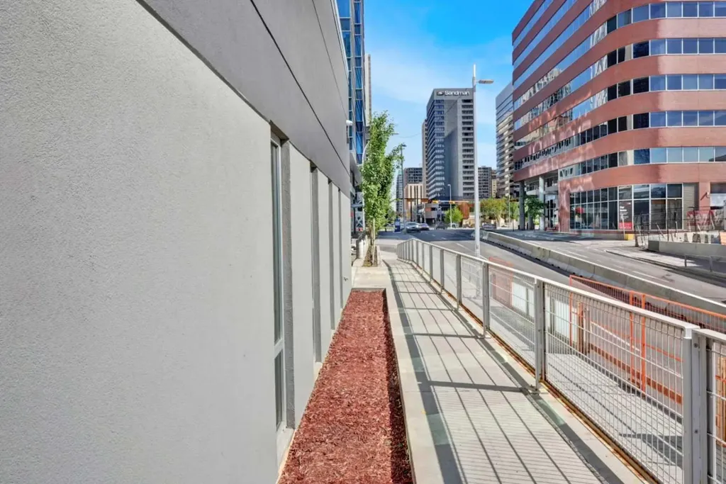 902 9 Avenue SW Calgary AB T2P 1L8